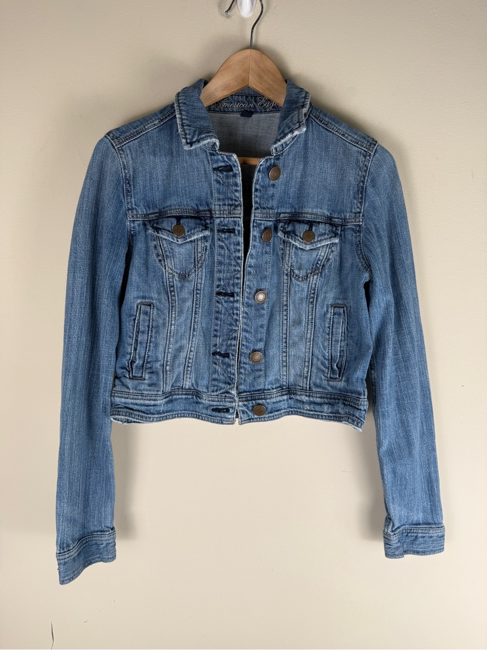American‎ Eagle Women’s Medium Blue Denim Cropped Fitted Jean Jacket